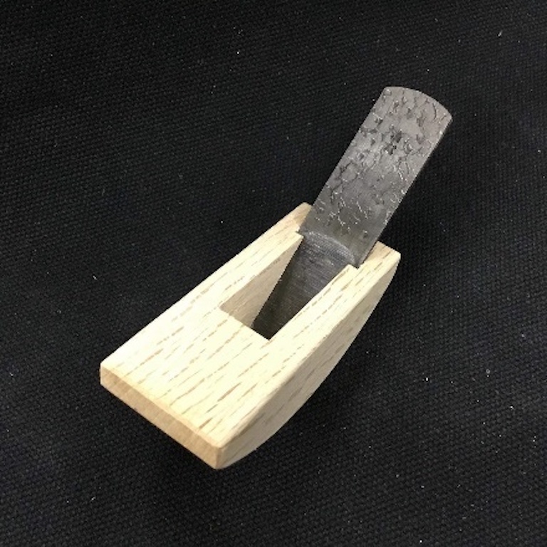 彫刻刀メーカーが本気で造った革包丁 | よく切れる彫刻刀・木彫ノミ・包丁をお探しなら越後与板打刃物の河清刃物